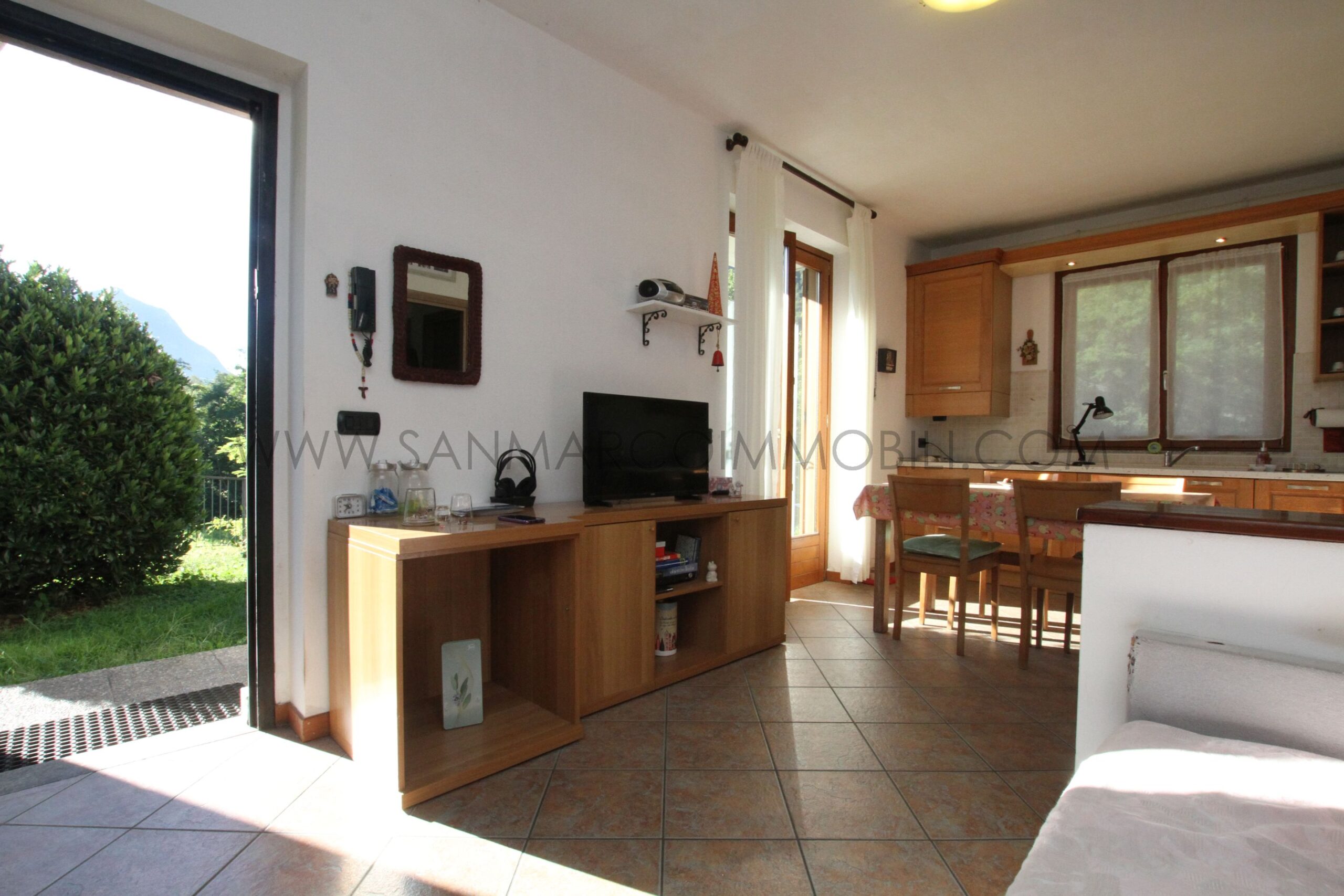appartamento trilocale in vendita a Primaluna sanmarco immobili Pri00002 - soggiorno