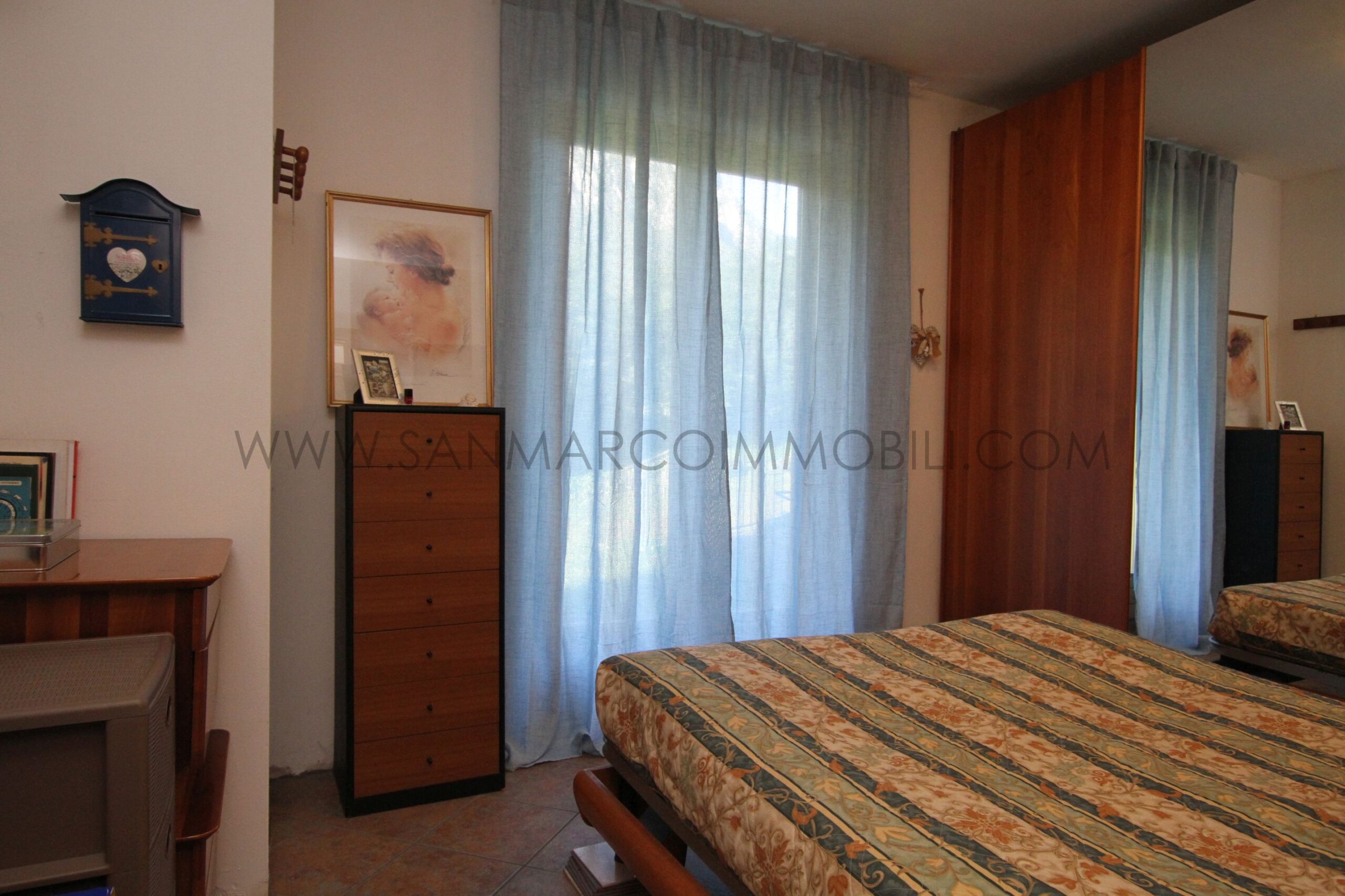 appartamento trilocale in vendita a Primaluna sanmarco immobili Pri00002 - camera